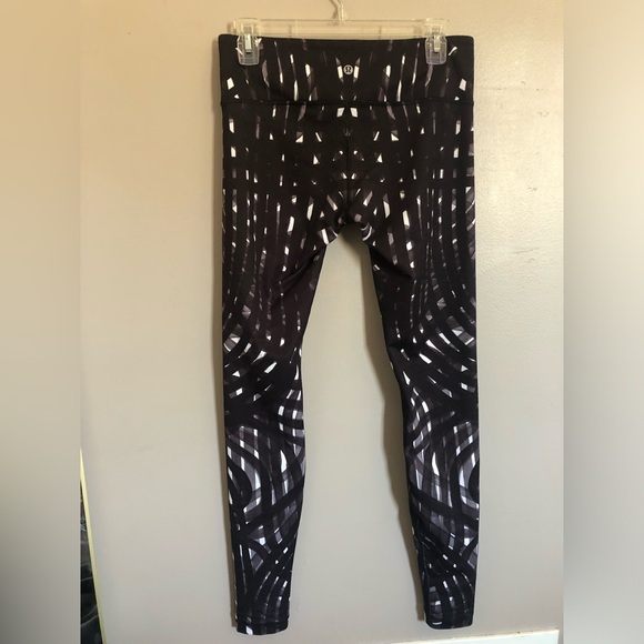 lululemon athletica Pants - Lululemon black🖤🤍 and white marble pattern leggings